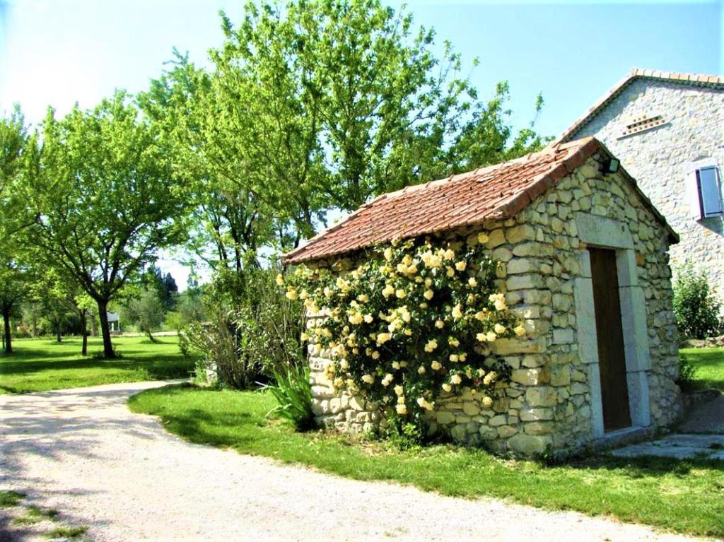 DOMAINE DE LAUDUN Gîte de groupe et chambres d'hôtes Villeneuve-de-Berg Extérieur photo