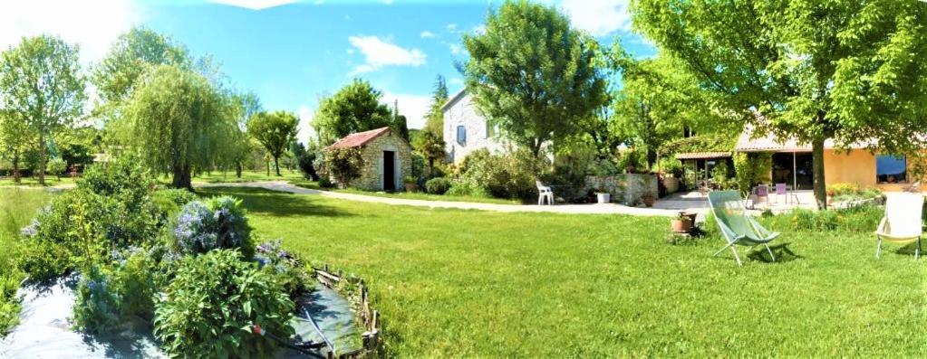 DOMAINE DE LAUDUN Gîte de groupe et chambres d'hôtes Villeneuve-de-Berg Extérieur photo