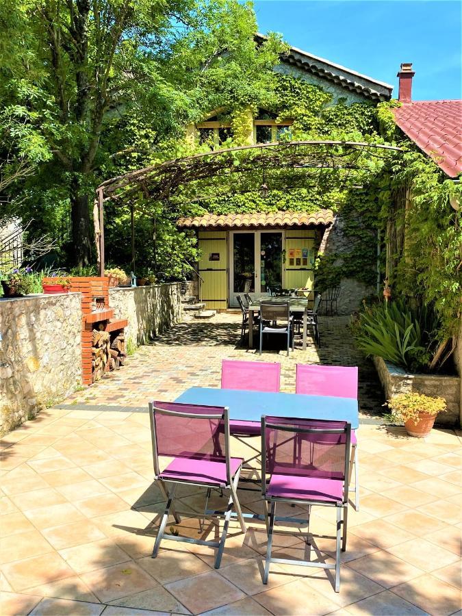 DOMAINE DE LAUDUN Gîte de groupe et chambres d'hôtes Villeneuve-de-Berg Extérieur photo